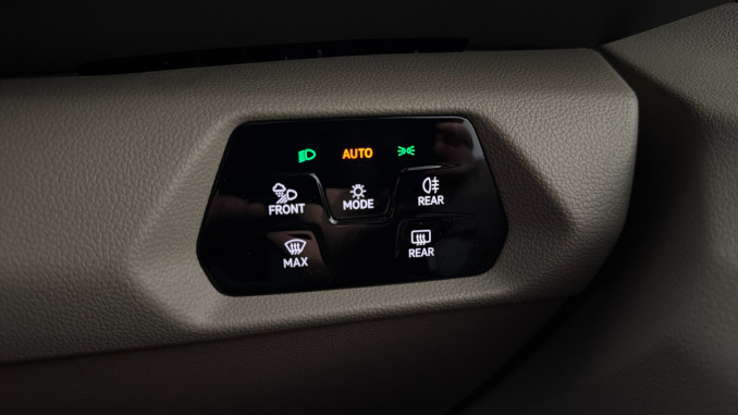Volkswagen Multivan 1.5 TSI eHybrid Life 5dr 4MOTION DSG Estate - Image 45